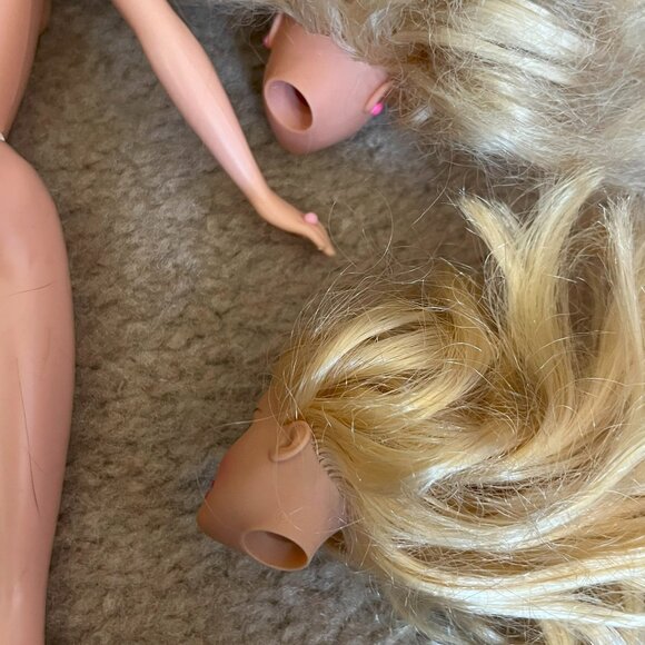 Barbie 5 Dolls, 2 Heads, Earrings, Necklace, Micro of America Horse - Picture 10 of 14